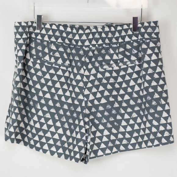 Loft Shorts Triangle Graphic Print Summer 4" Inseam Grey White Size 14 New - Picture 2 of 7